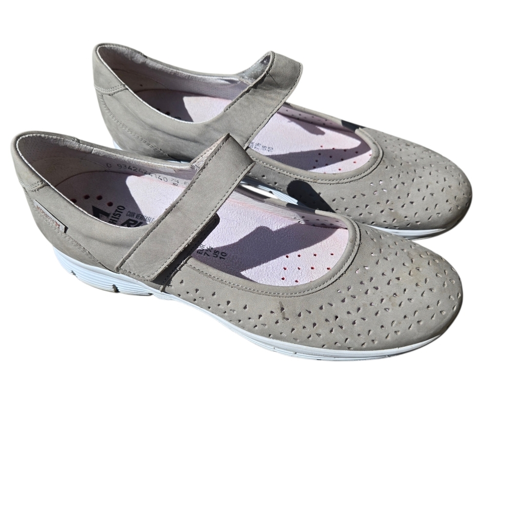 Women's Mephisto Yelina Size 10 Perforated Flats in Cloud Bucksoft
